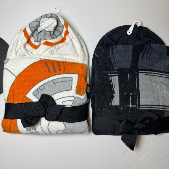 2 Star Wars Hooded Poncho 22” x 22” - Picture 4 of 8